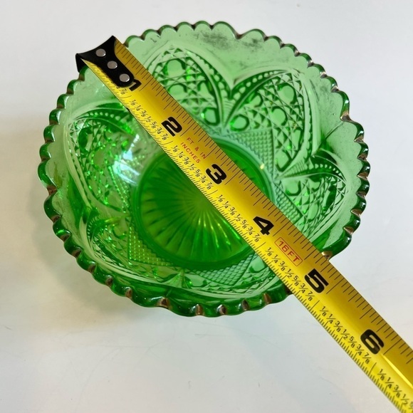 Beautiful Green Cut Glass Saw Toothed Berry trinket candy Bowl - Picture 3 of 4